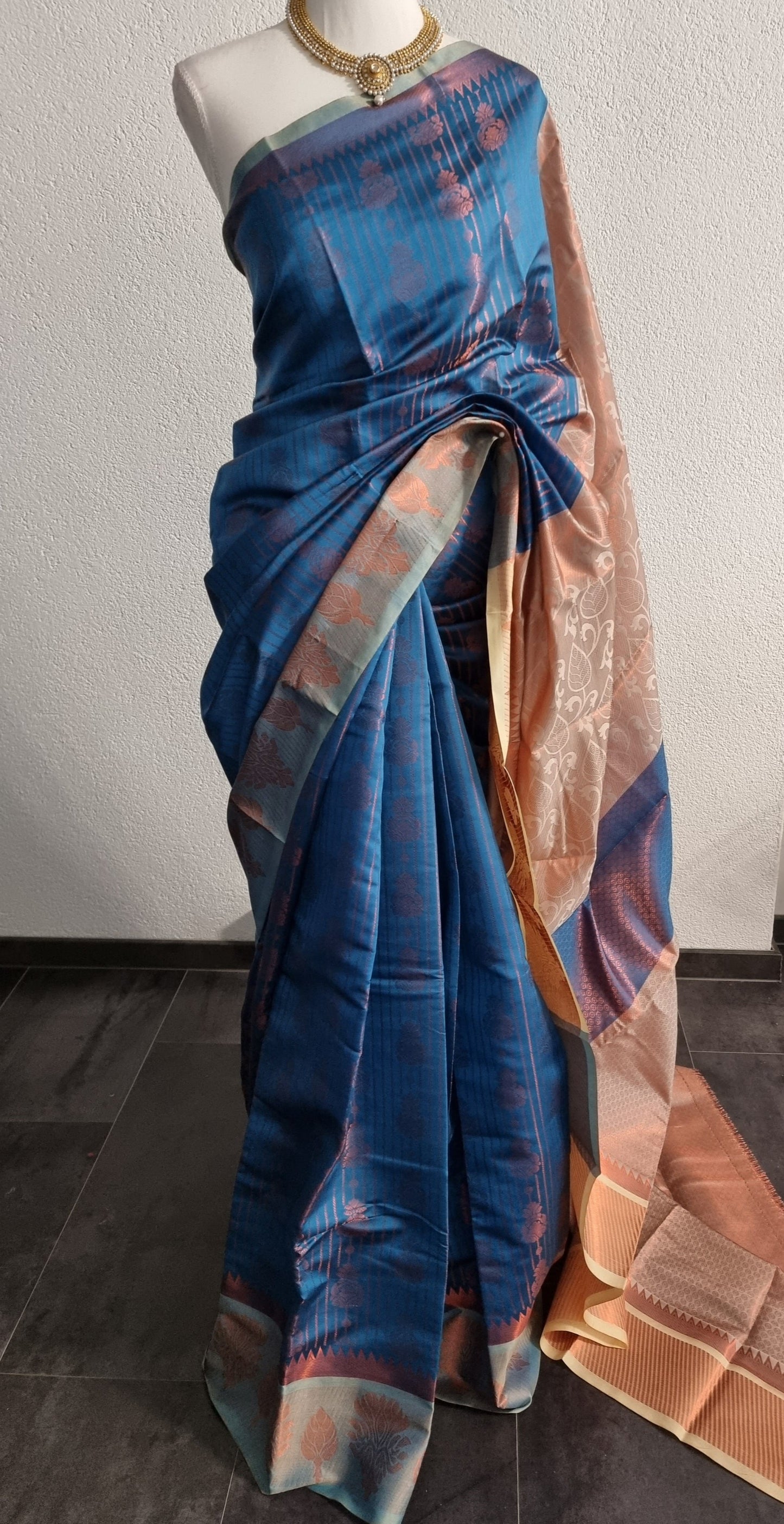 Makkah Silk Sarees Floral