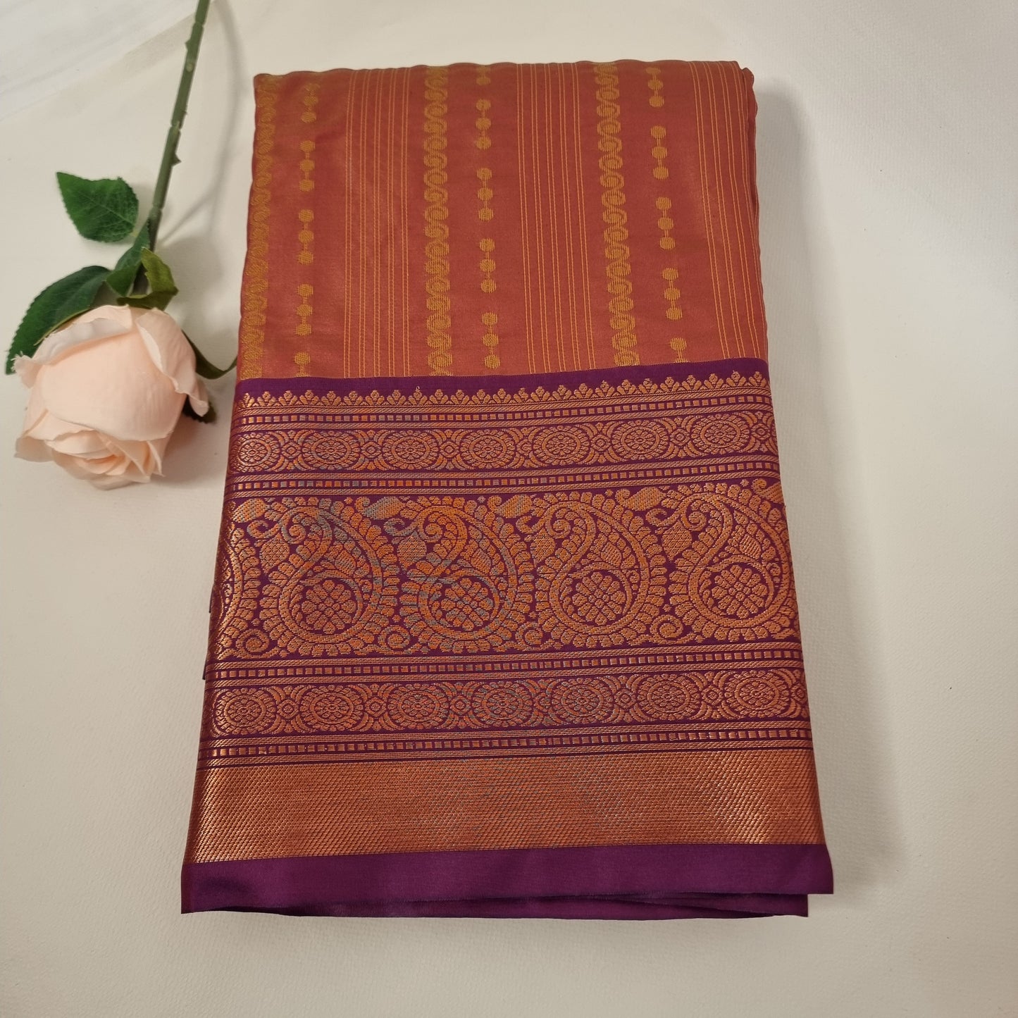 Swarana Vizhi Saree