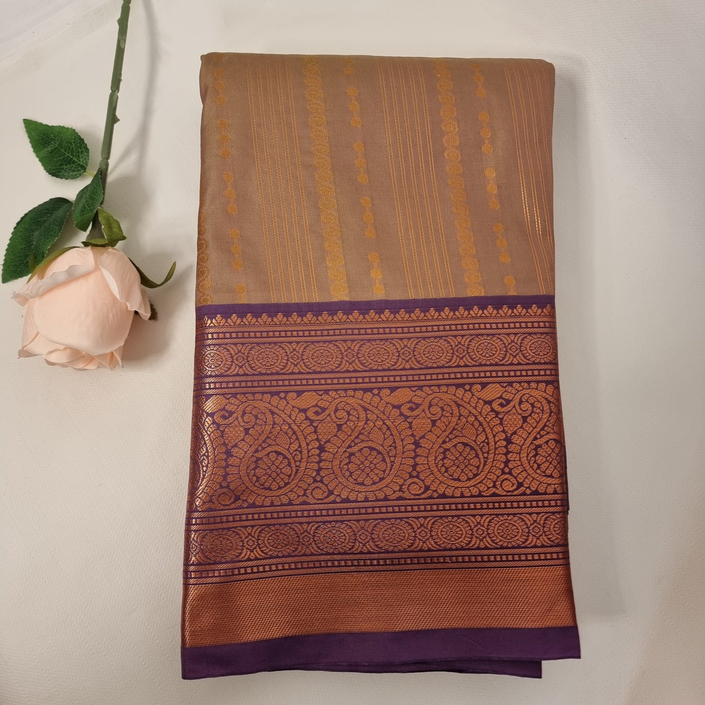 Swarana Vizhi Saree