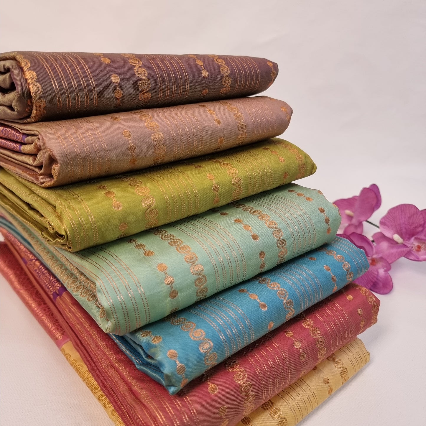 Swarana Vizhi Saree