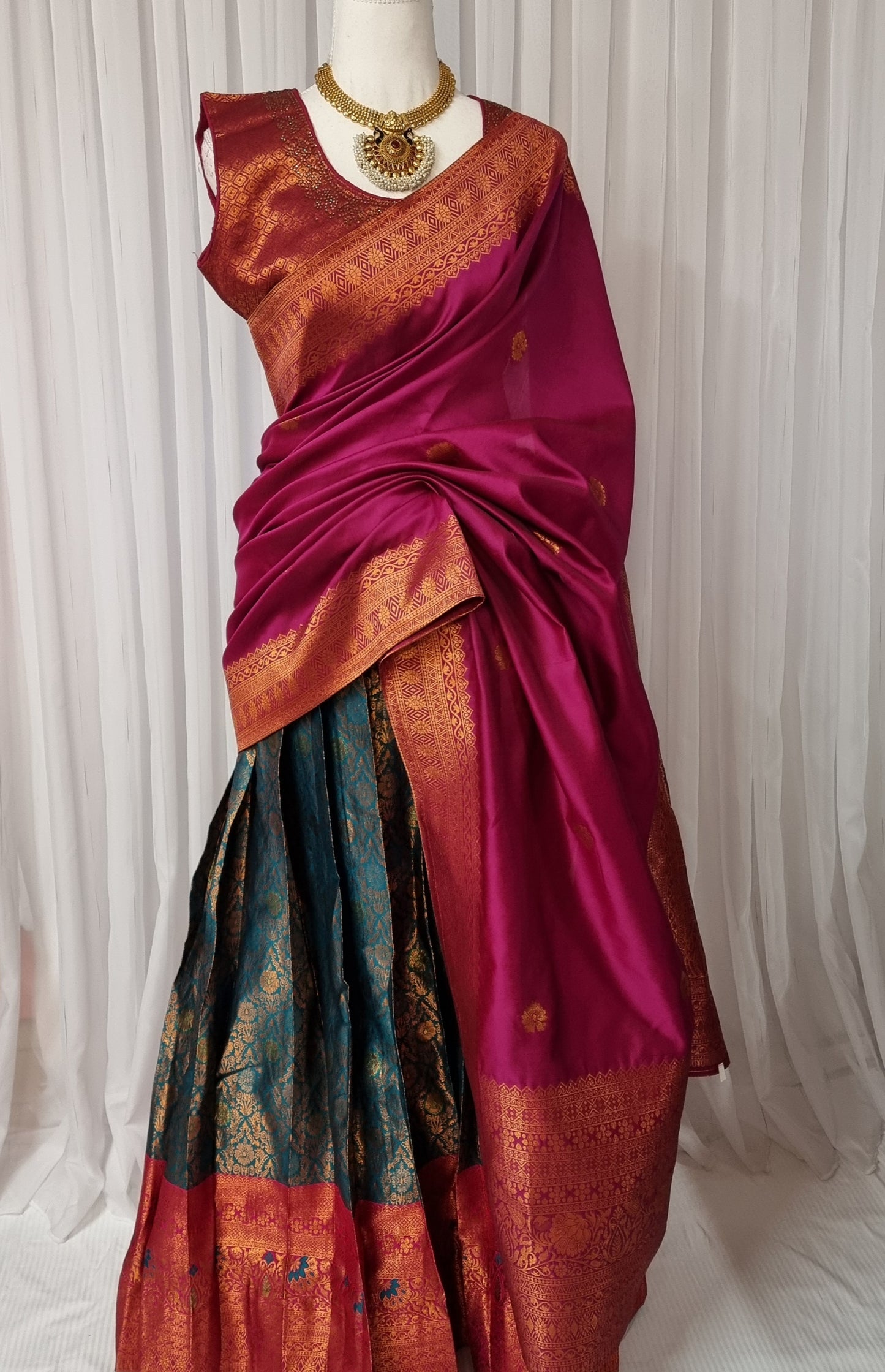 Senthamarai Pattu Lehenga