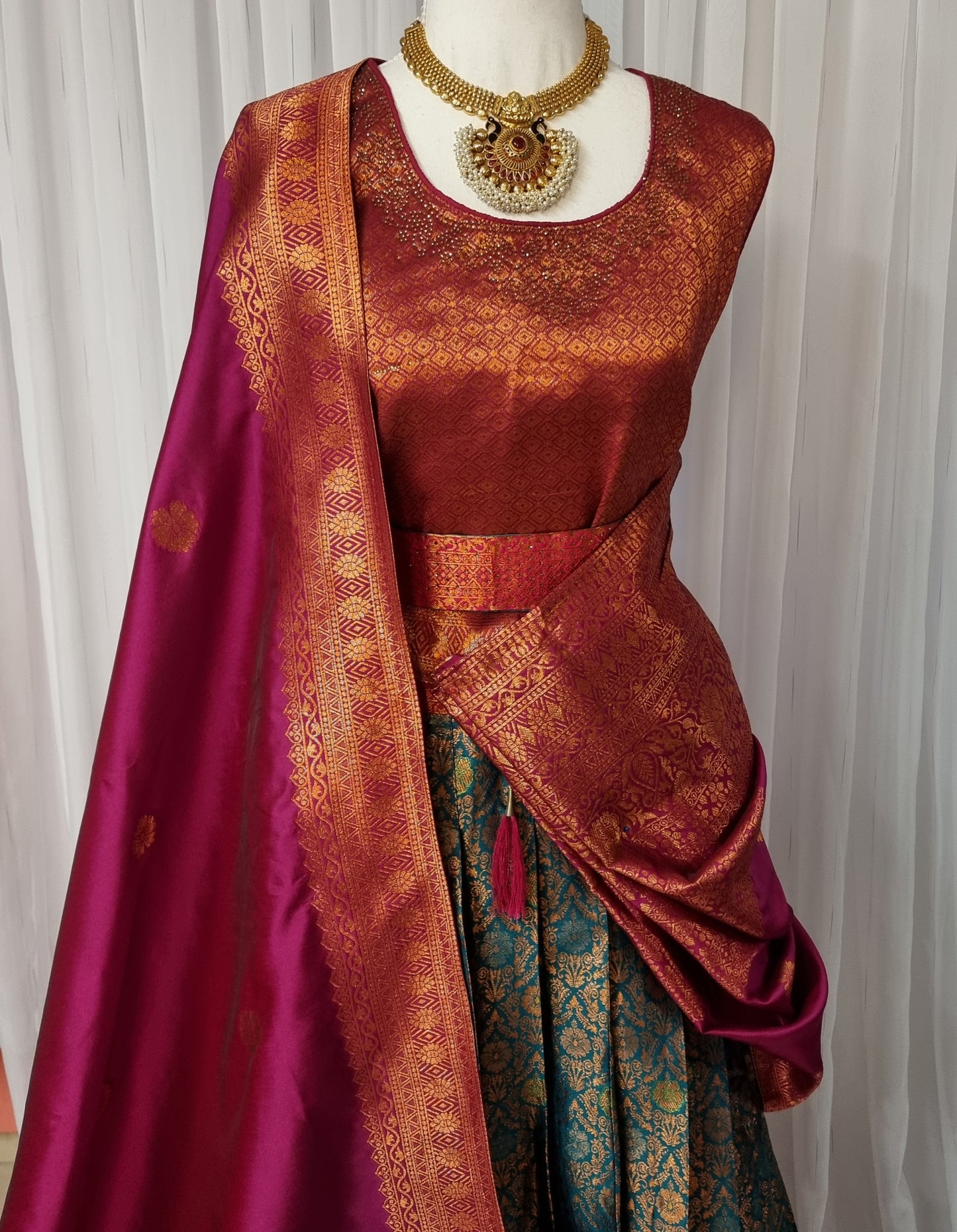 Senthamarai Pattu Lehenga