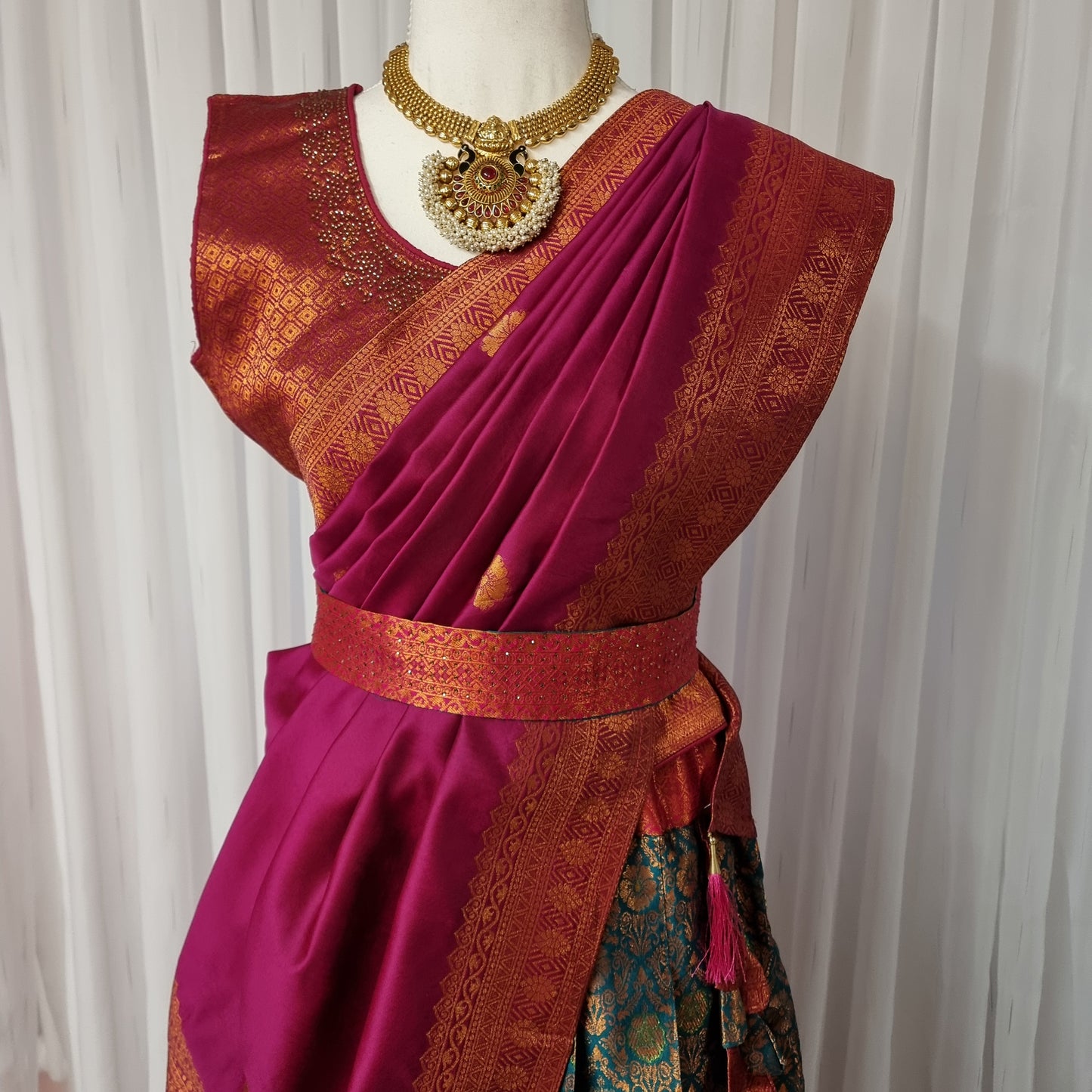 Senthamarai Pattu Lehenga