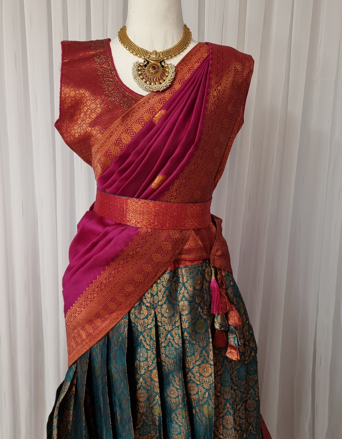 Senthamarai Pattu Lehenga