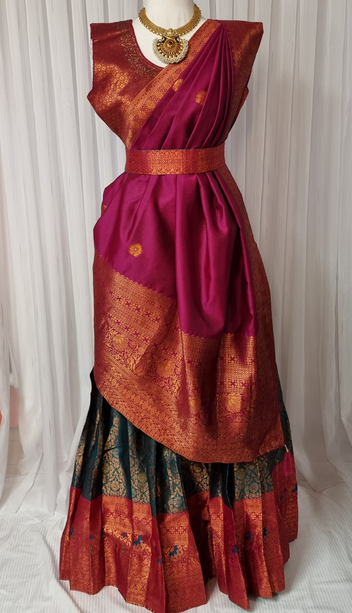Senthamarai Pattu Lehenga