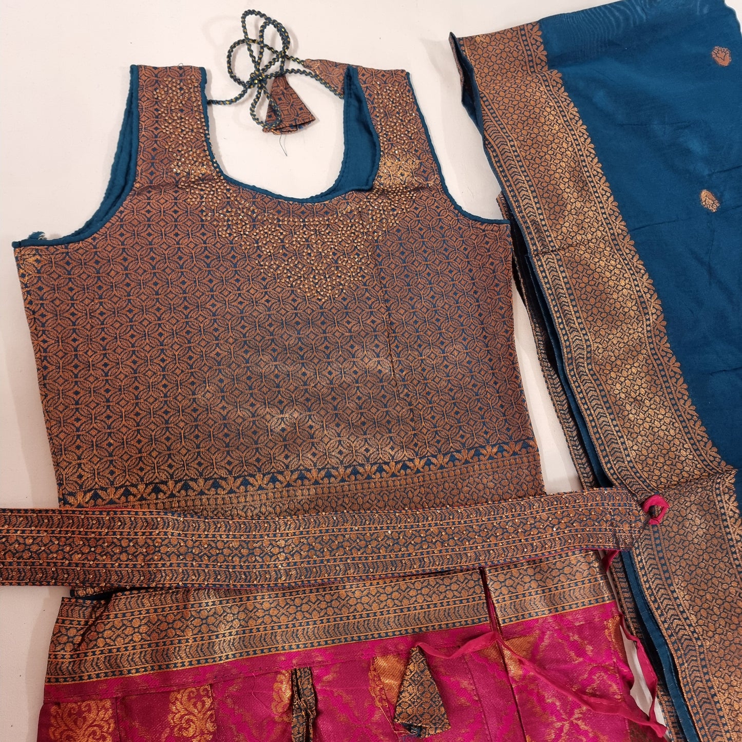 Neela malli Pattu Lehenga
