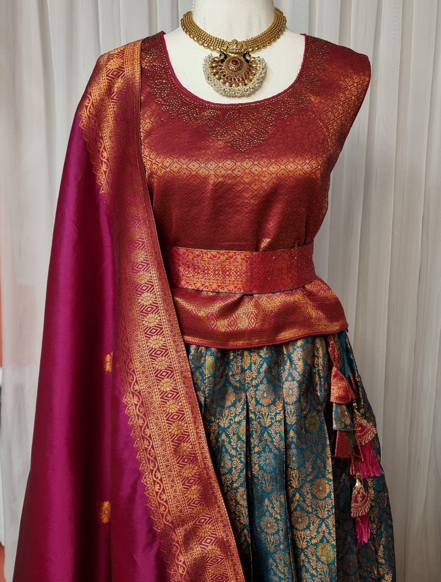 Senthamarai Pattu Lehenga