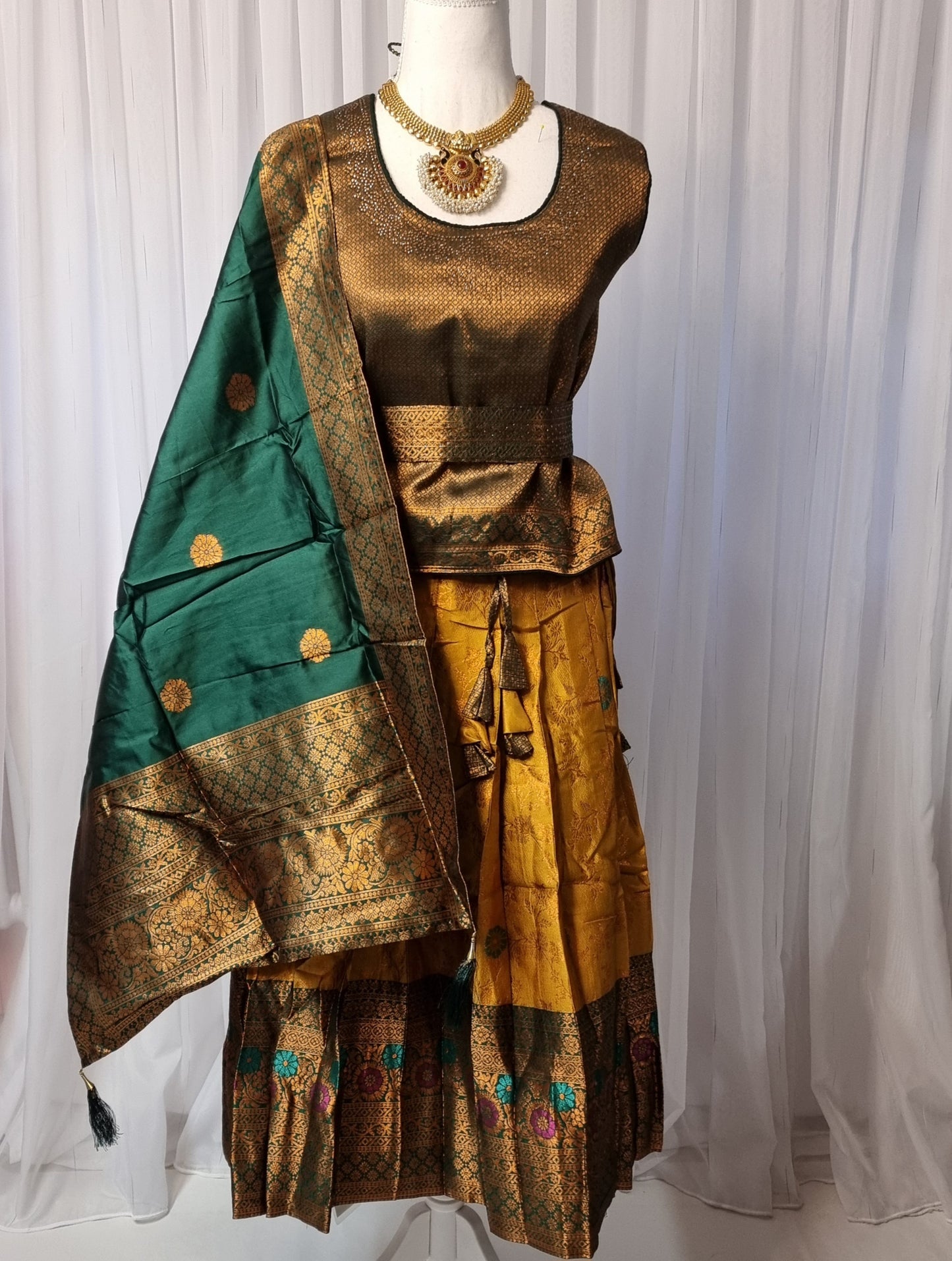 Thenmalar Pattu Lehenga