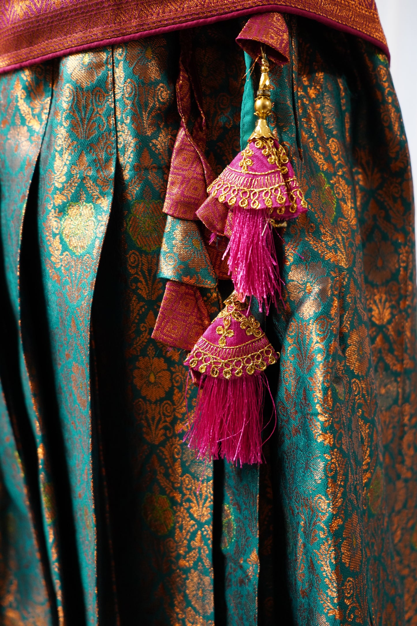 Senthamarai Pattu Lehenga