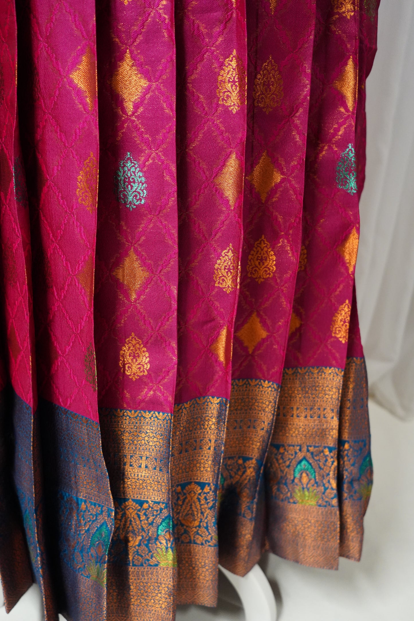 Neela malli Pattu Lehenga