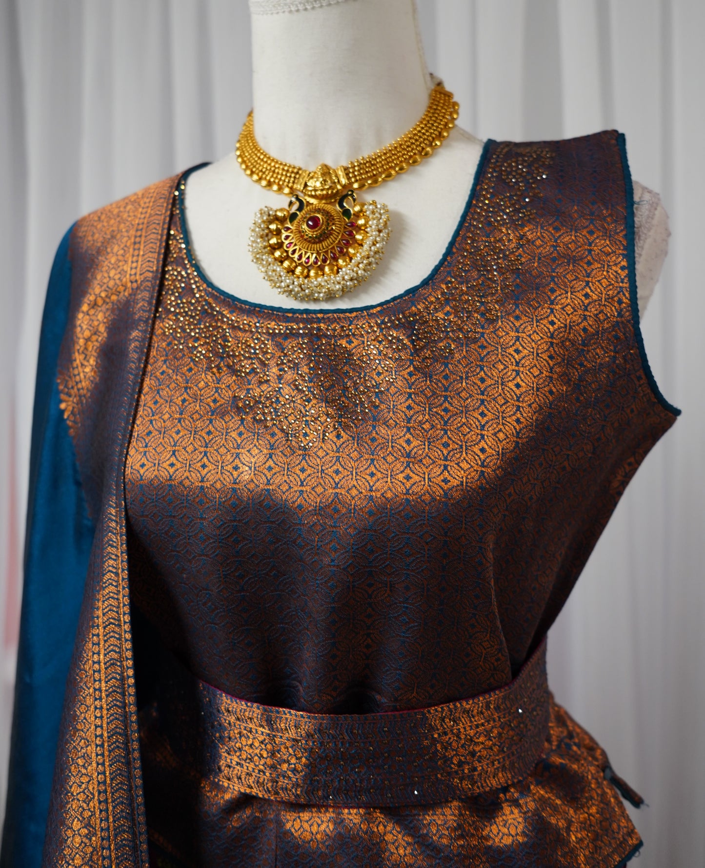 Neela malli Pattu Lehenga