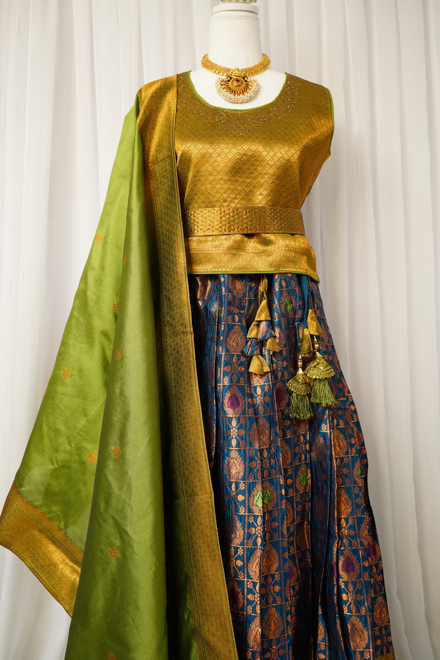 Senpaga Pattu Lehenga