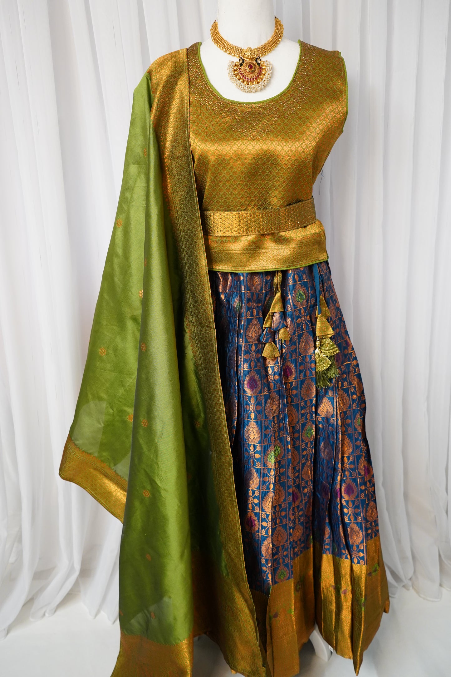 Senpaga Pattu Lehenga