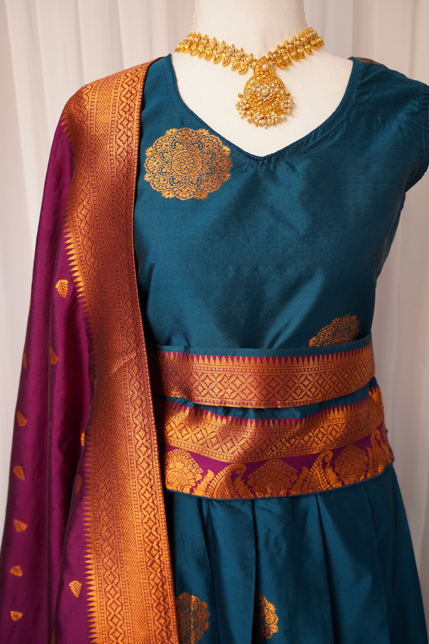 Kankambaram Pattu Lehenga