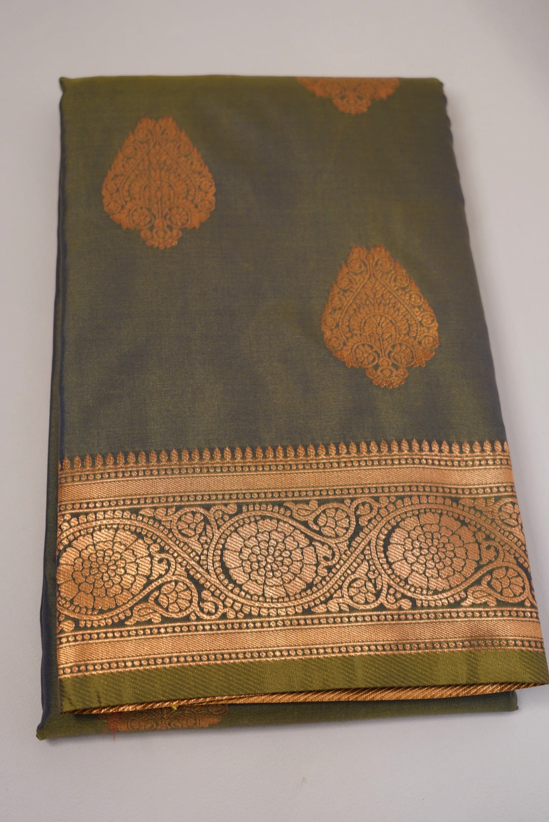 Kalaivizhi Saree