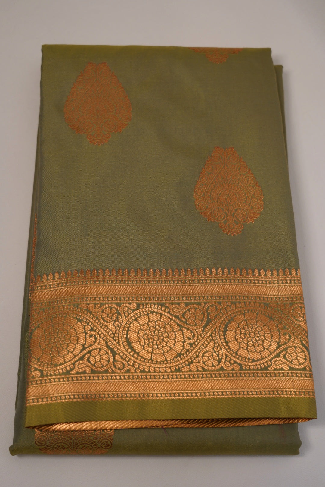 Kalaivizhi Saree