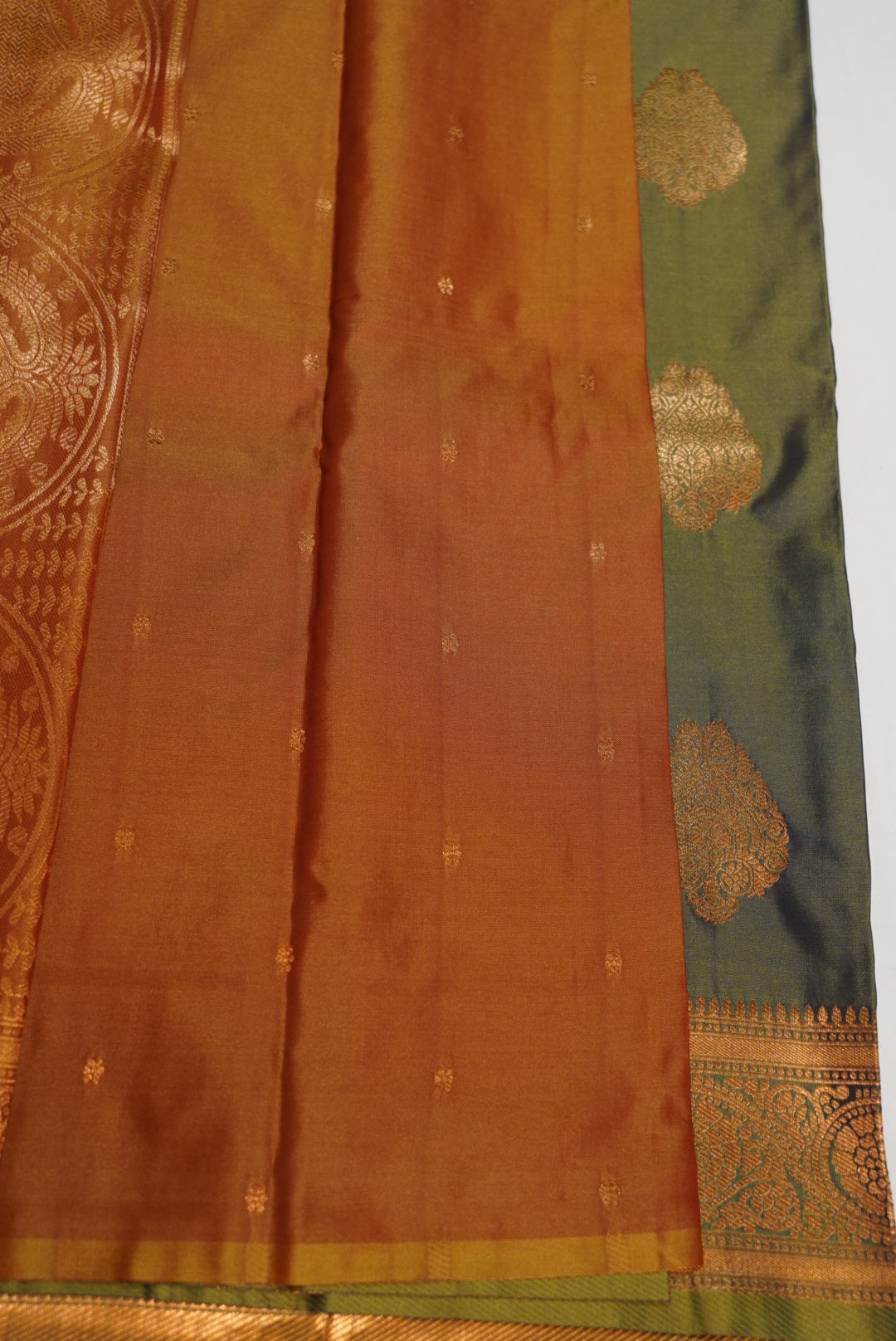 Kalaivizhi Saree