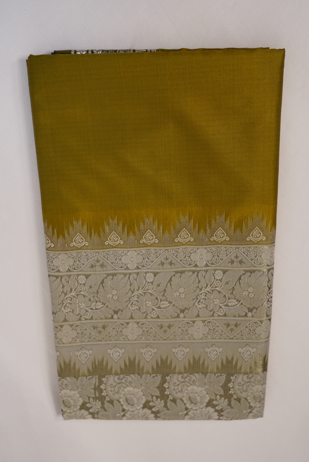 Aaravi Saree