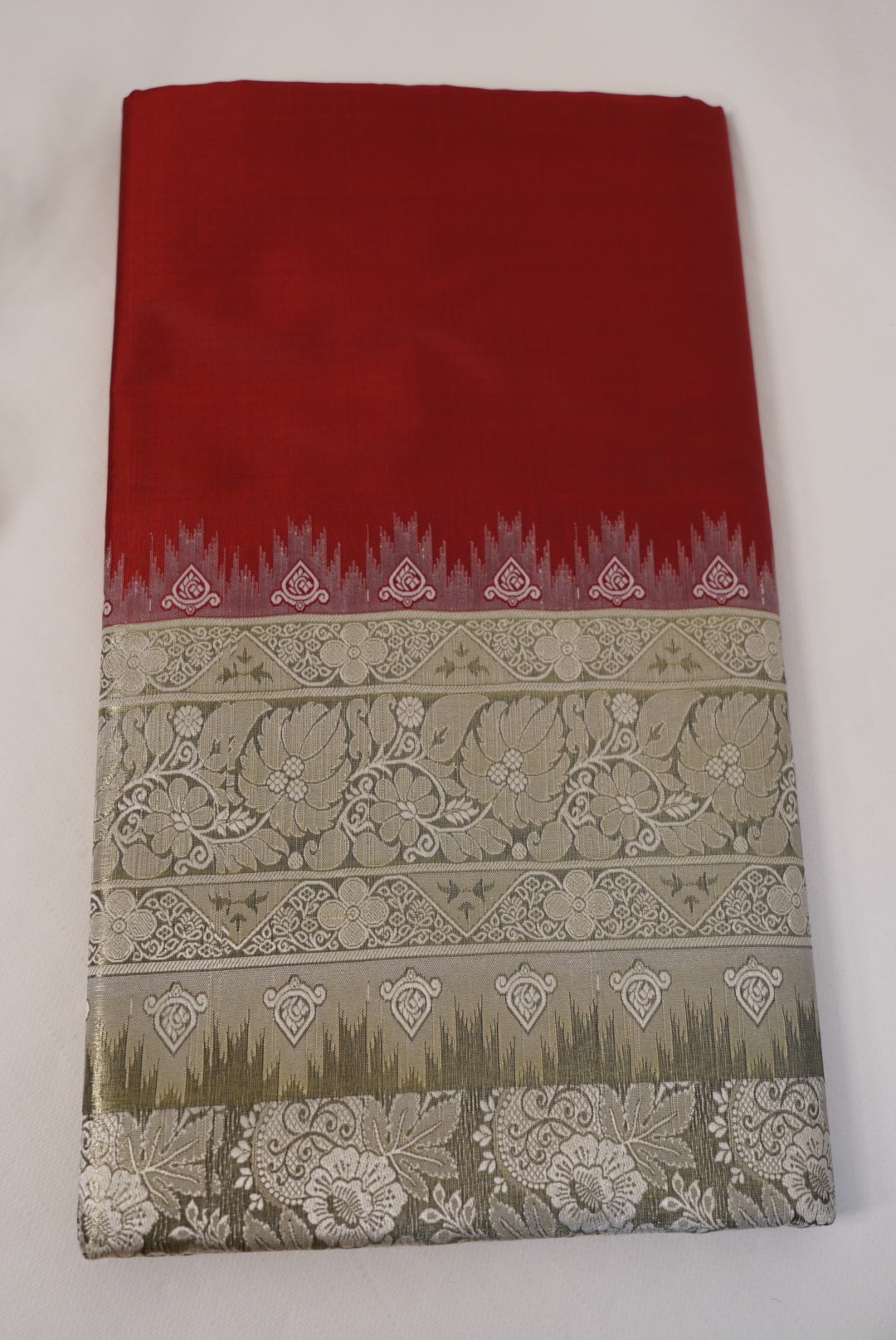 Aaravi Saree