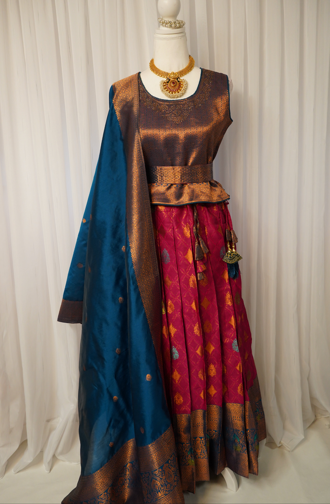 Neela malli Pattu Lehenga