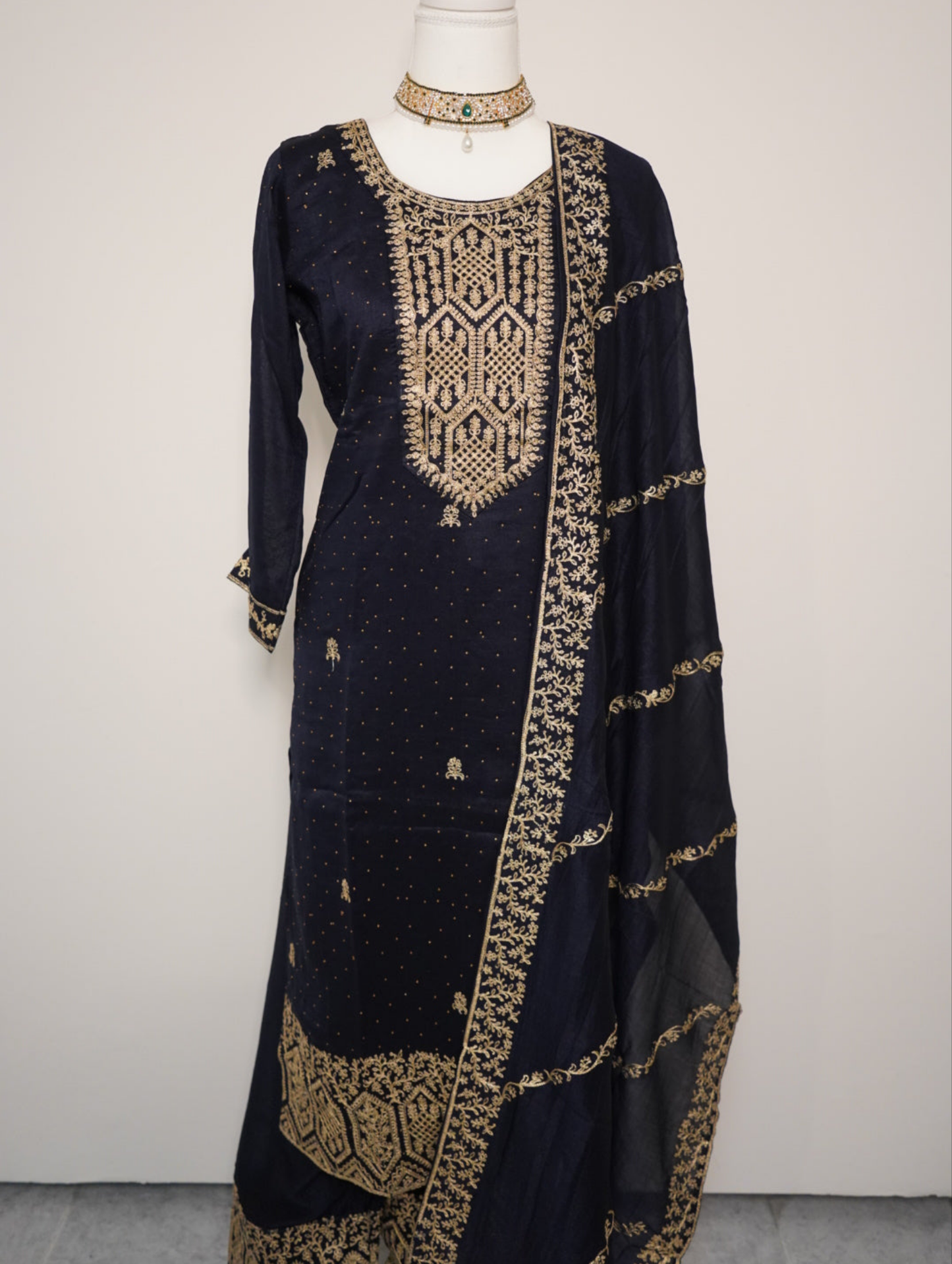 Poovizhi Salwar