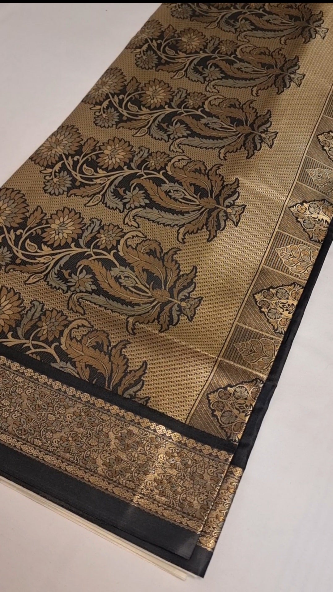 Muthu Valli Saree