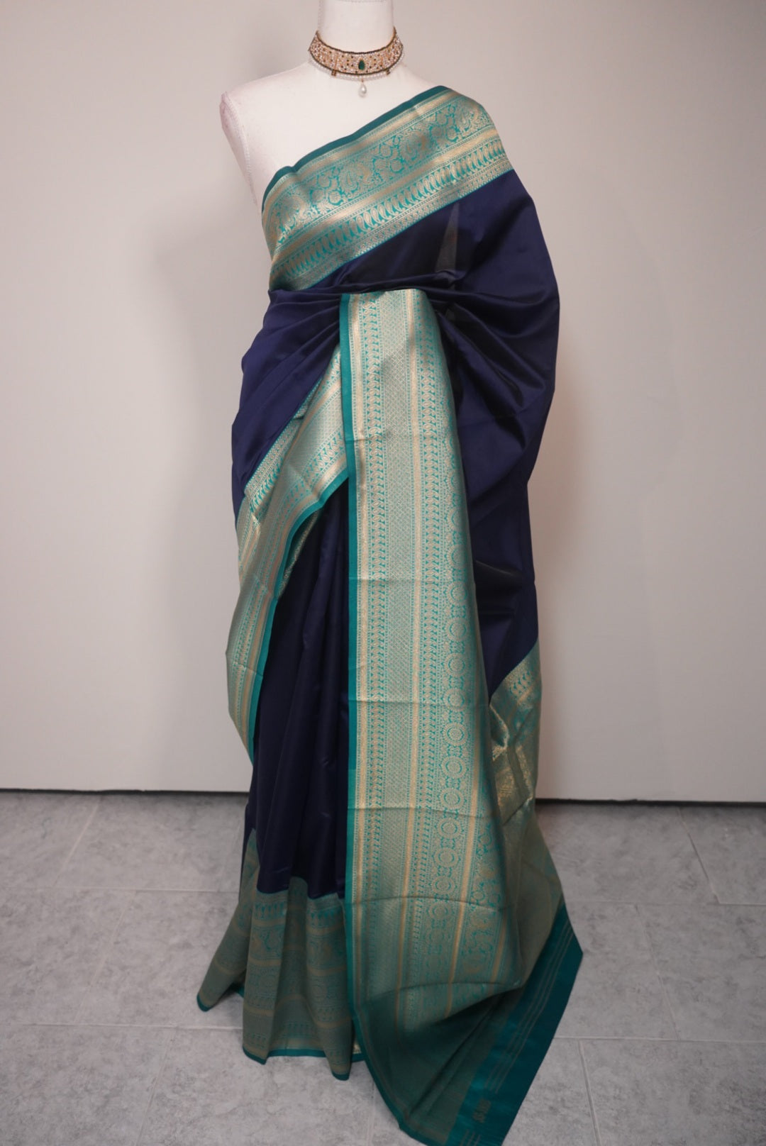 Madhavi Saree