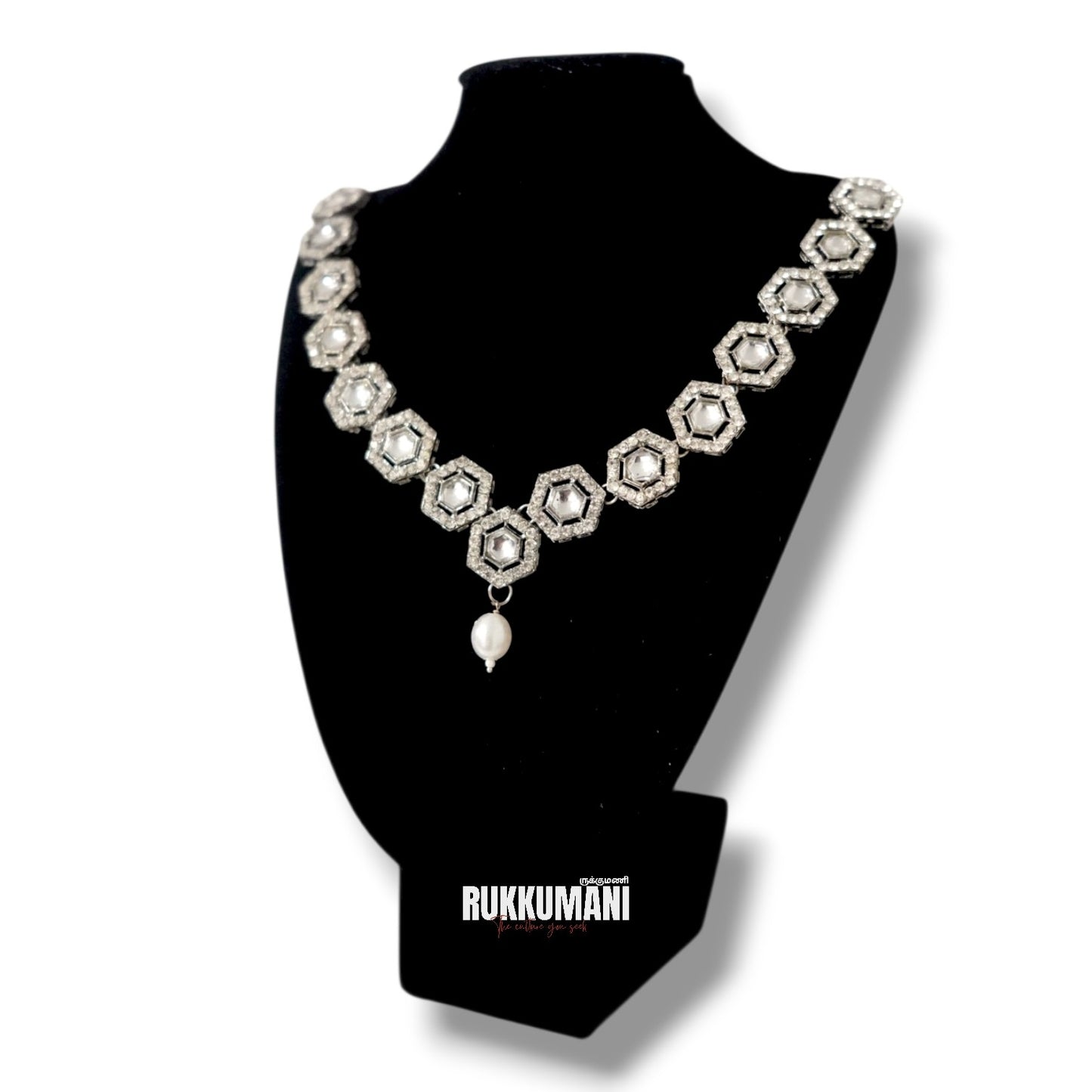 Vairavizhi Necklace