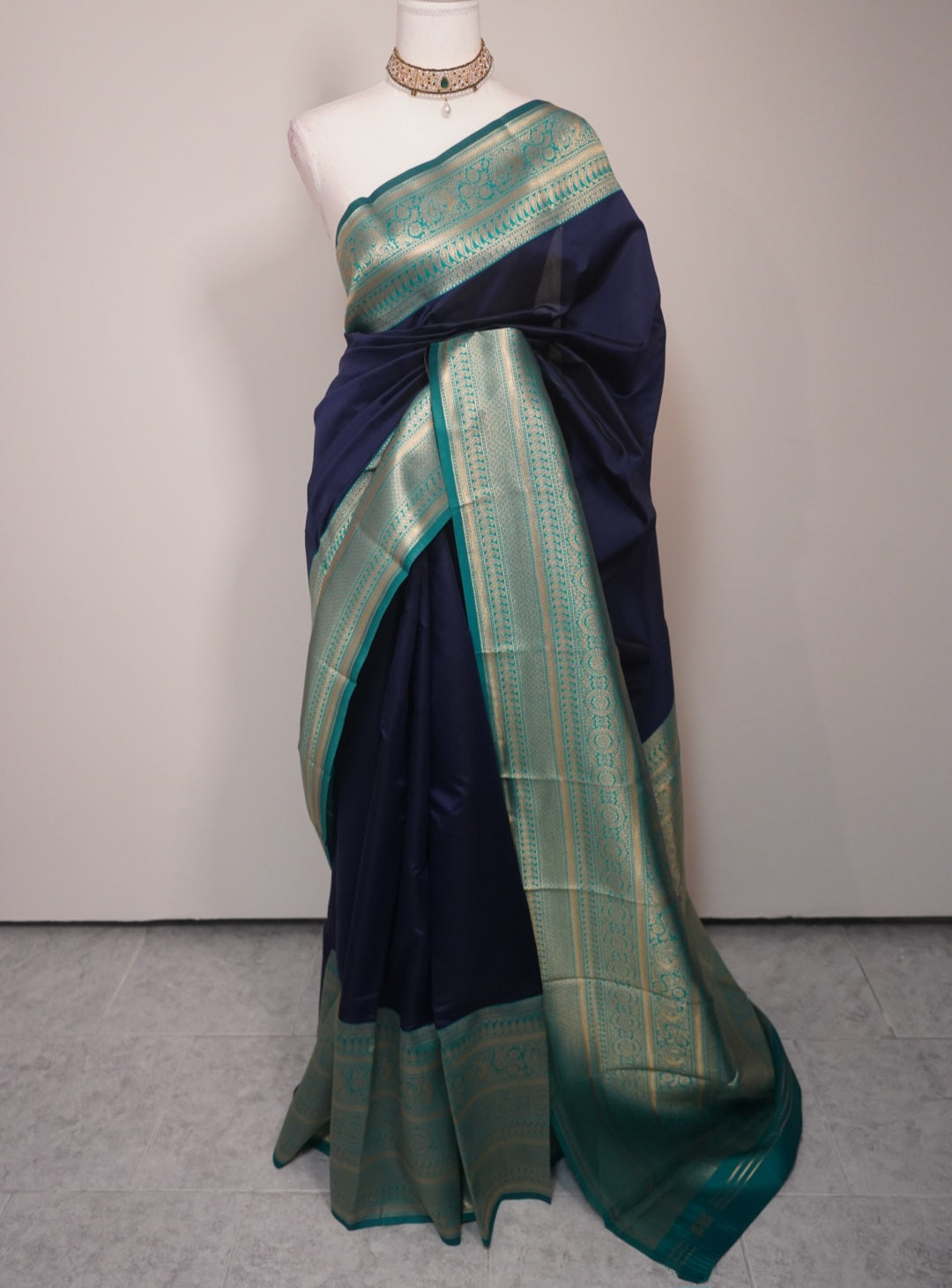 Madhavi Saree