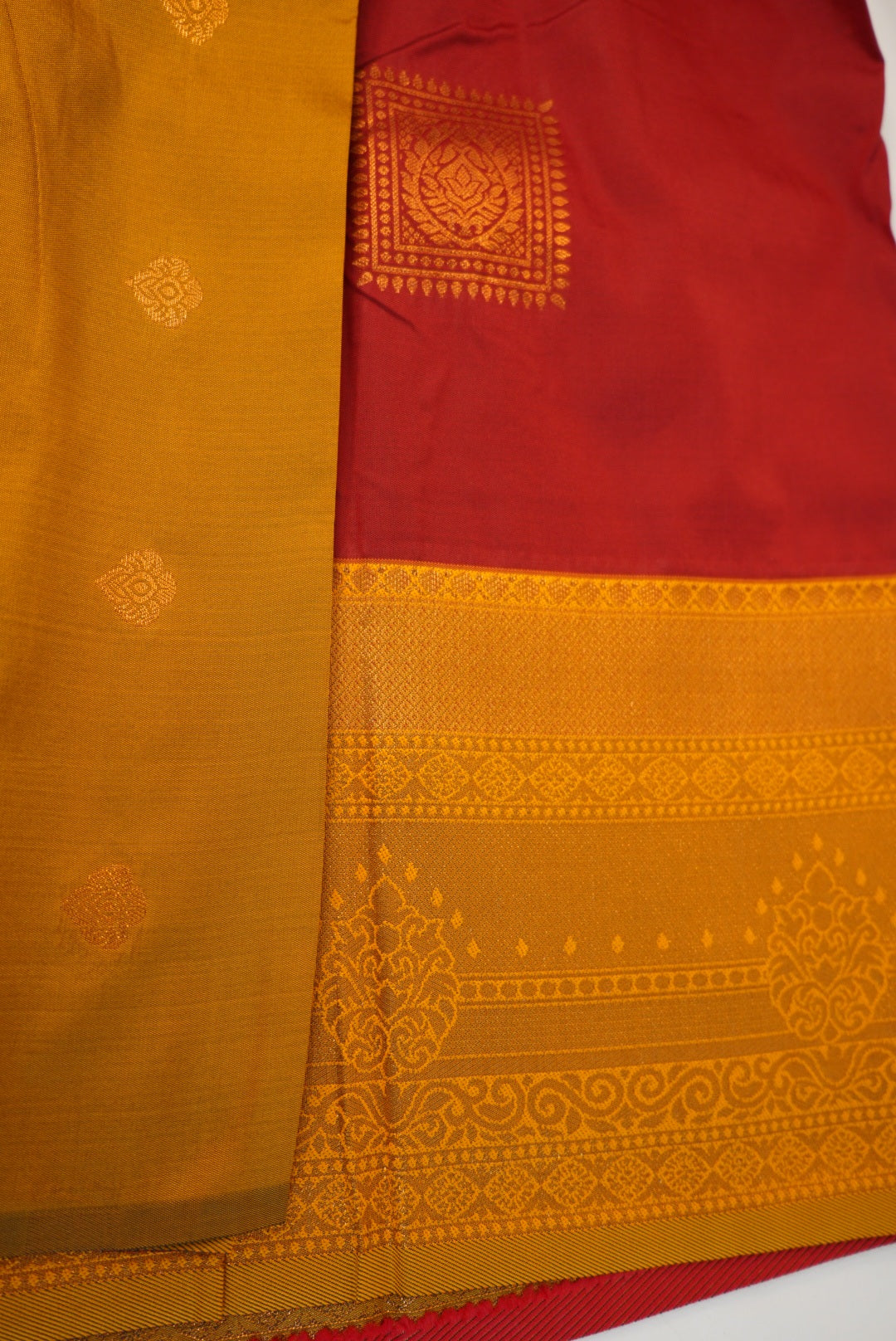 Neha Saree