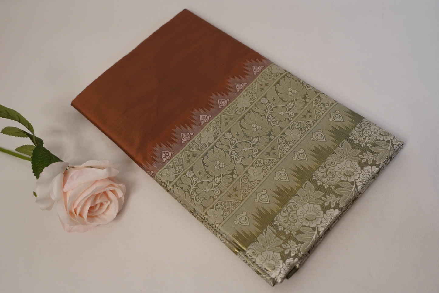 Aaravi Saree