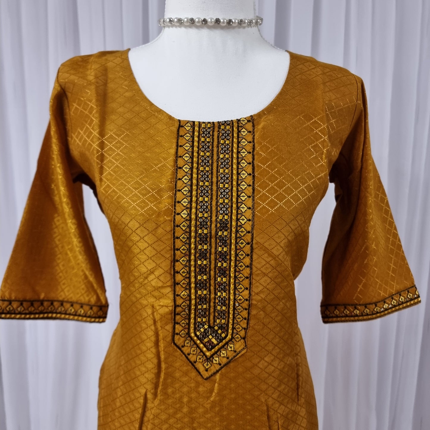 Kurti Saanvi