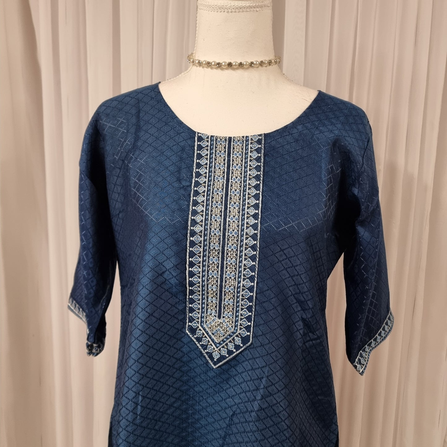 Kurti Saanvi