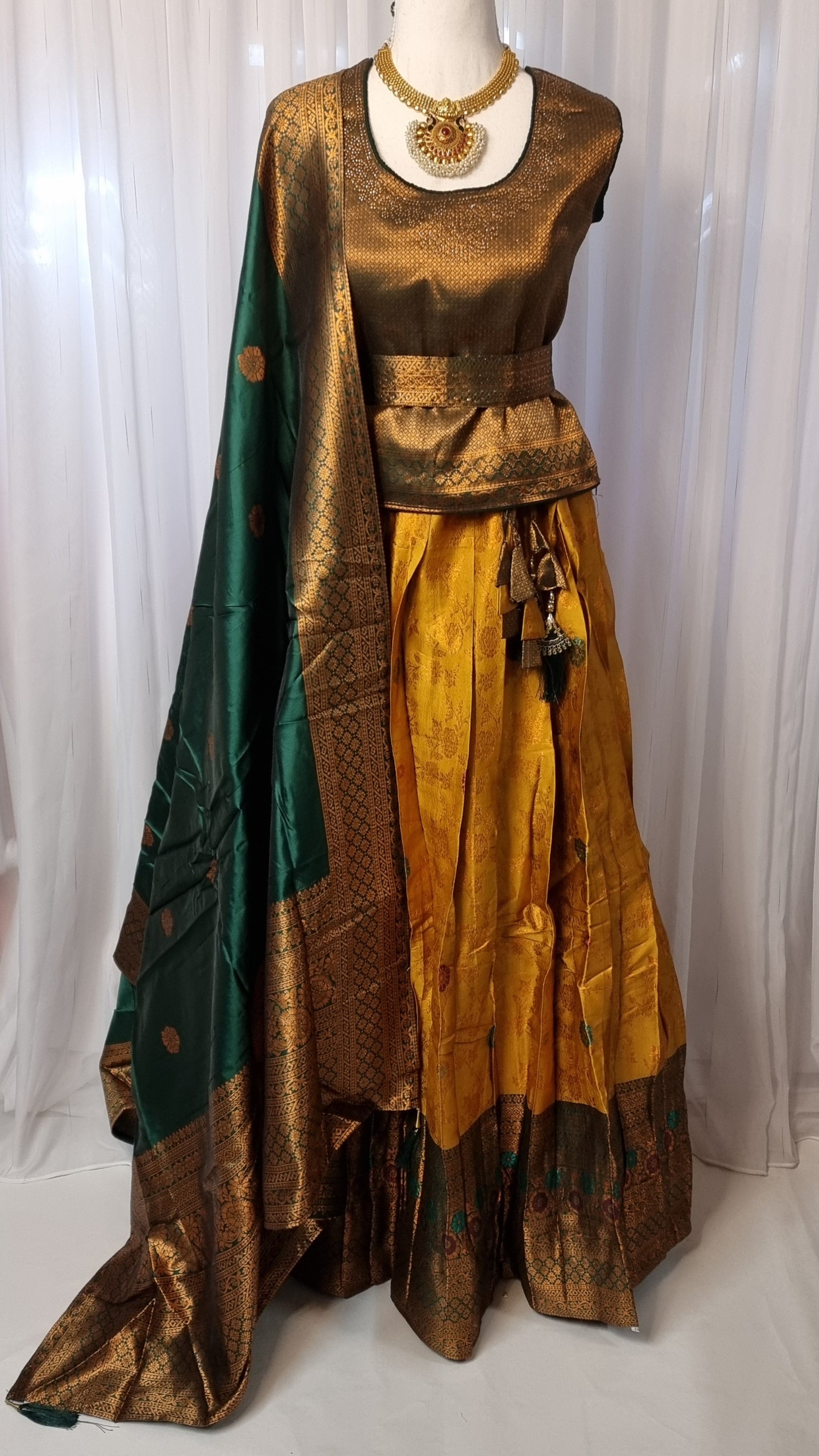 Thenmalar Pattu Lehenga