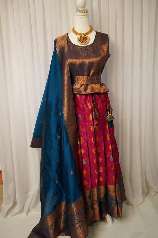 Neela malli Pattu Lehenga