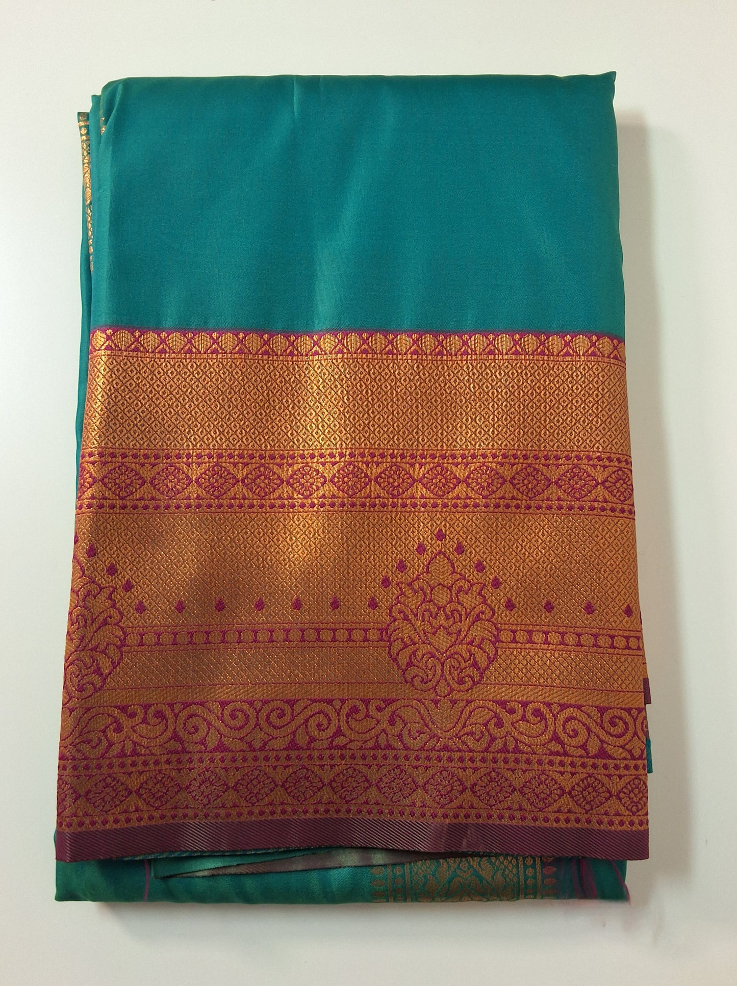 Neha Saree