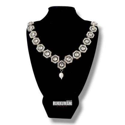 Vairavizhi Necklace