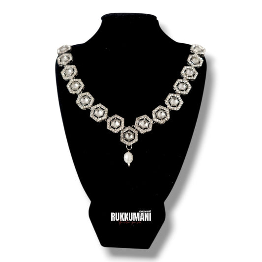 Vairavizhi Necklace