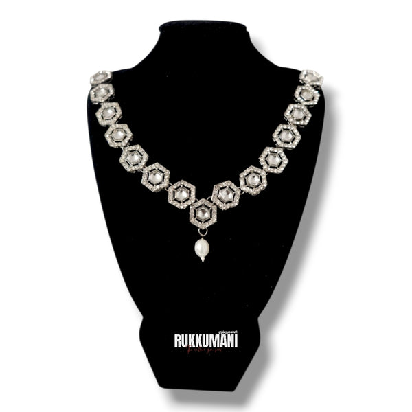 Vairavizhi Necklace